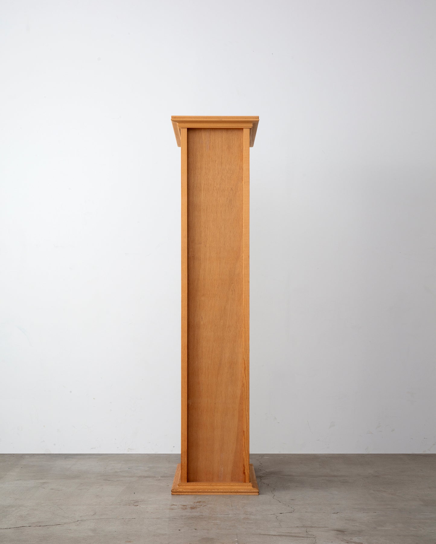 Sandwich Magazine Shelf